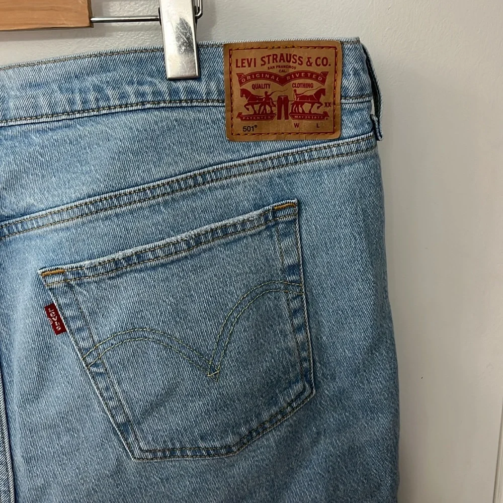 Levi's Women's 501 Cut Off Hem High Rise Shorts - Plus Size - Picture 8 of 8